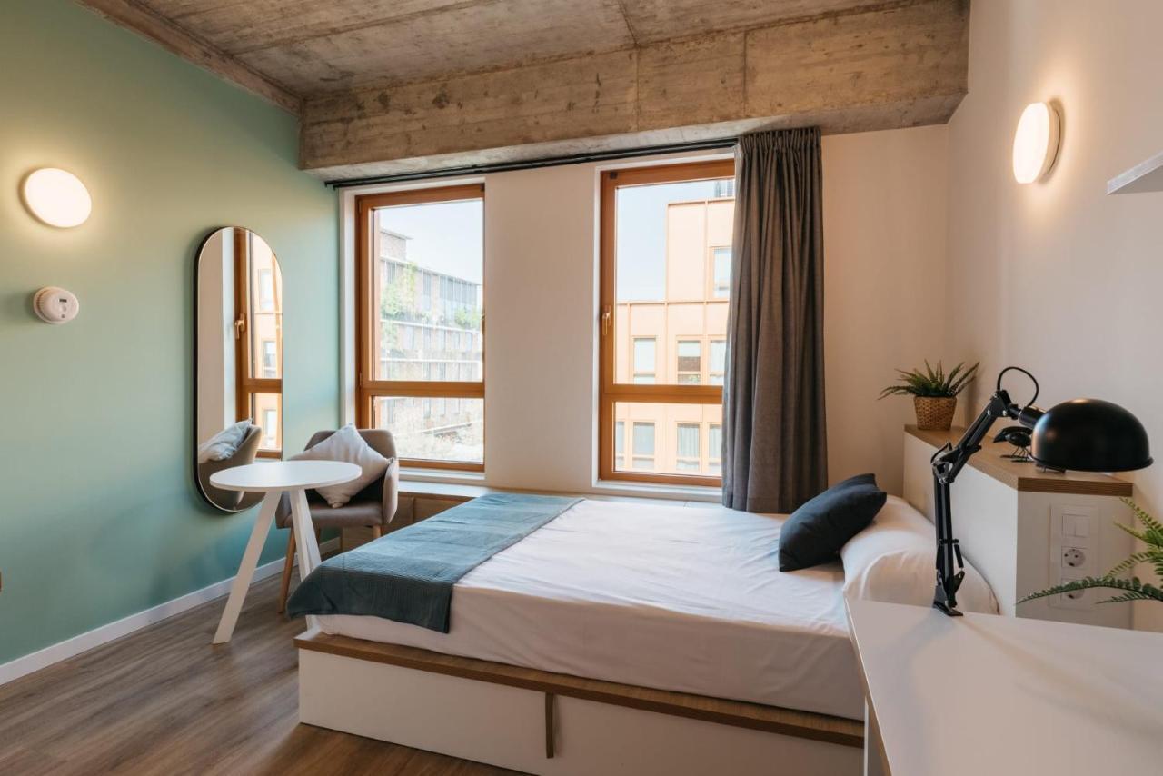 For Students Studying In Barcelona Only - Stunning Spacious Studios And Private Rooms At Pallars Student Accommodation Buitenkant foto