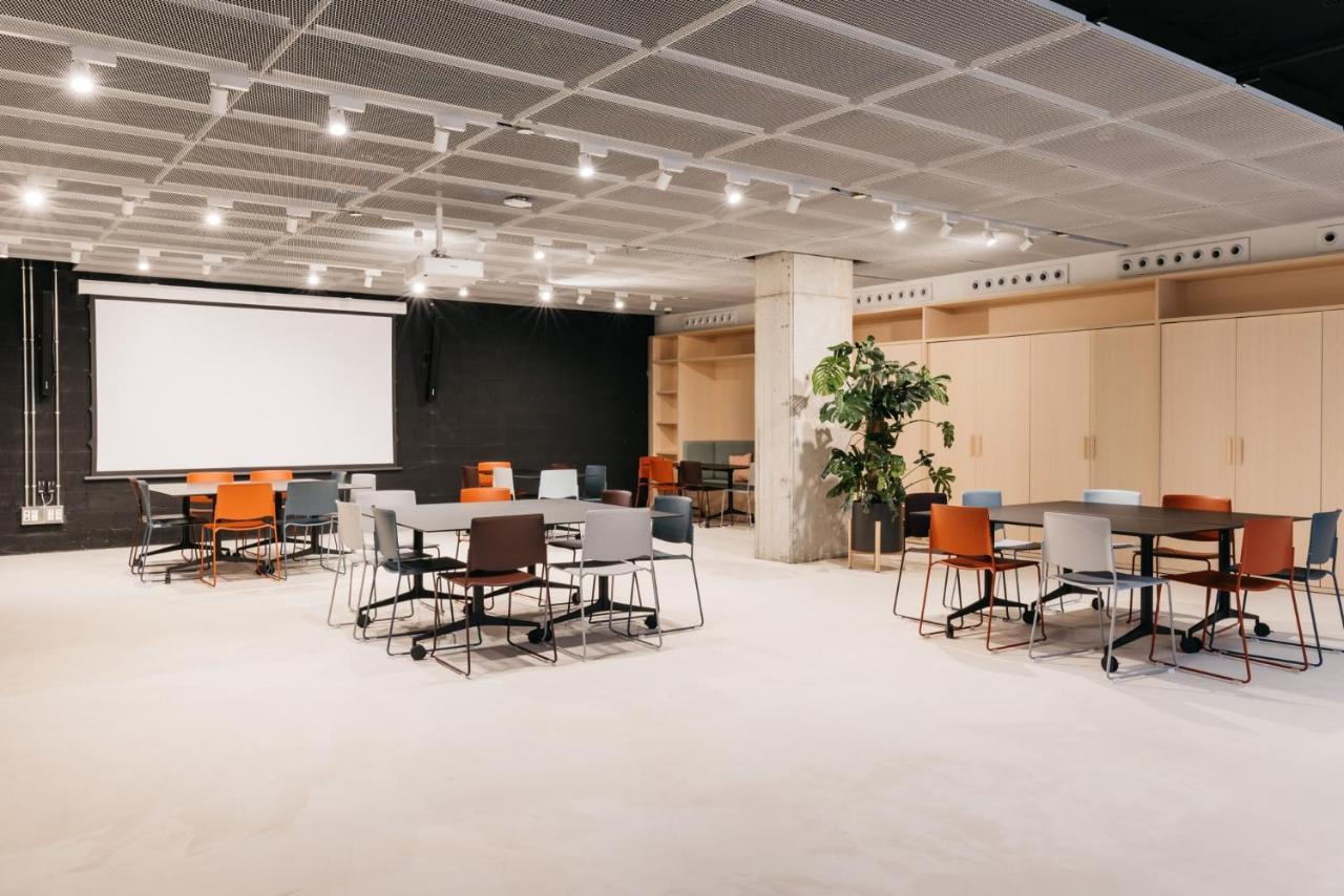 For Students Studying In Barcelona Only - Stunning Spacious Studios And Private Rooms At Pallars Student Accommodation Buitenkant foto