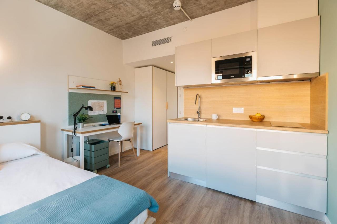 For Students Studying In Barcelona Only - Stunning Spacious Studios And Private Rooms At Pallars Student Accommodation Buitenkant foto