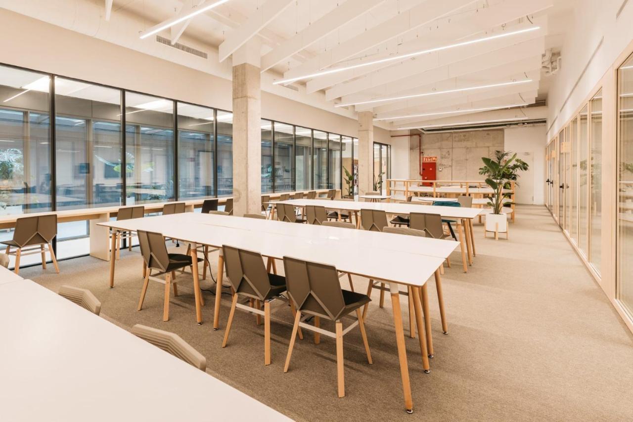 For Students Studying In Barcelona Only - Stunning Spacious Studios And Private Rooms At Pallars Student Accommodation Buitenkant foto