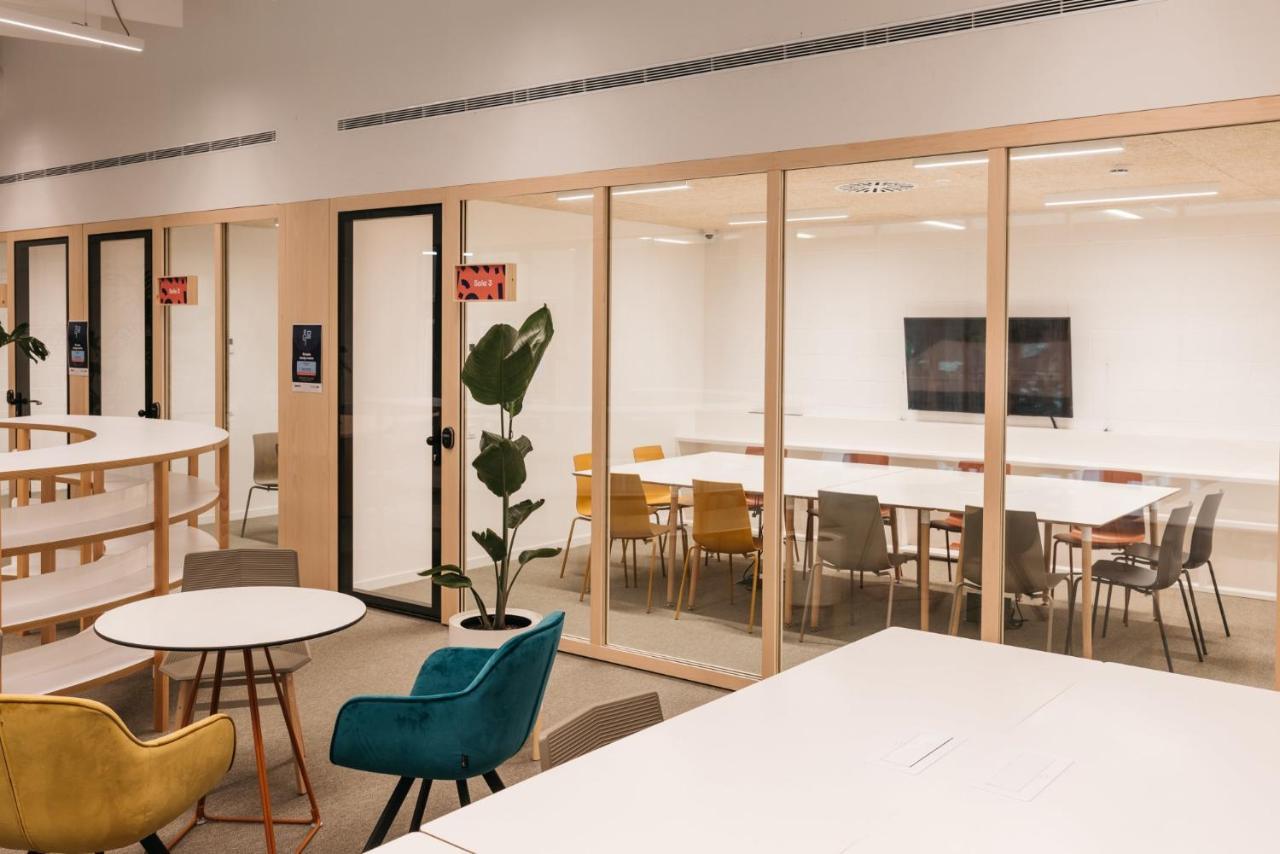For Students Studying In Barcelona Only - Stunning Spacious Studios And Private Rooms At Pallars Student Accommodation Buitenkant foto