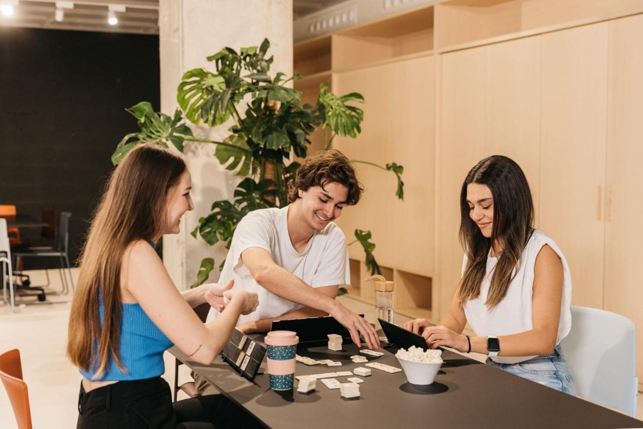 For Students Studying In Barcelona Only - Stunning Spacious Studios And Private Rooms At Pallars Student Accommodation Buitenkant foto
