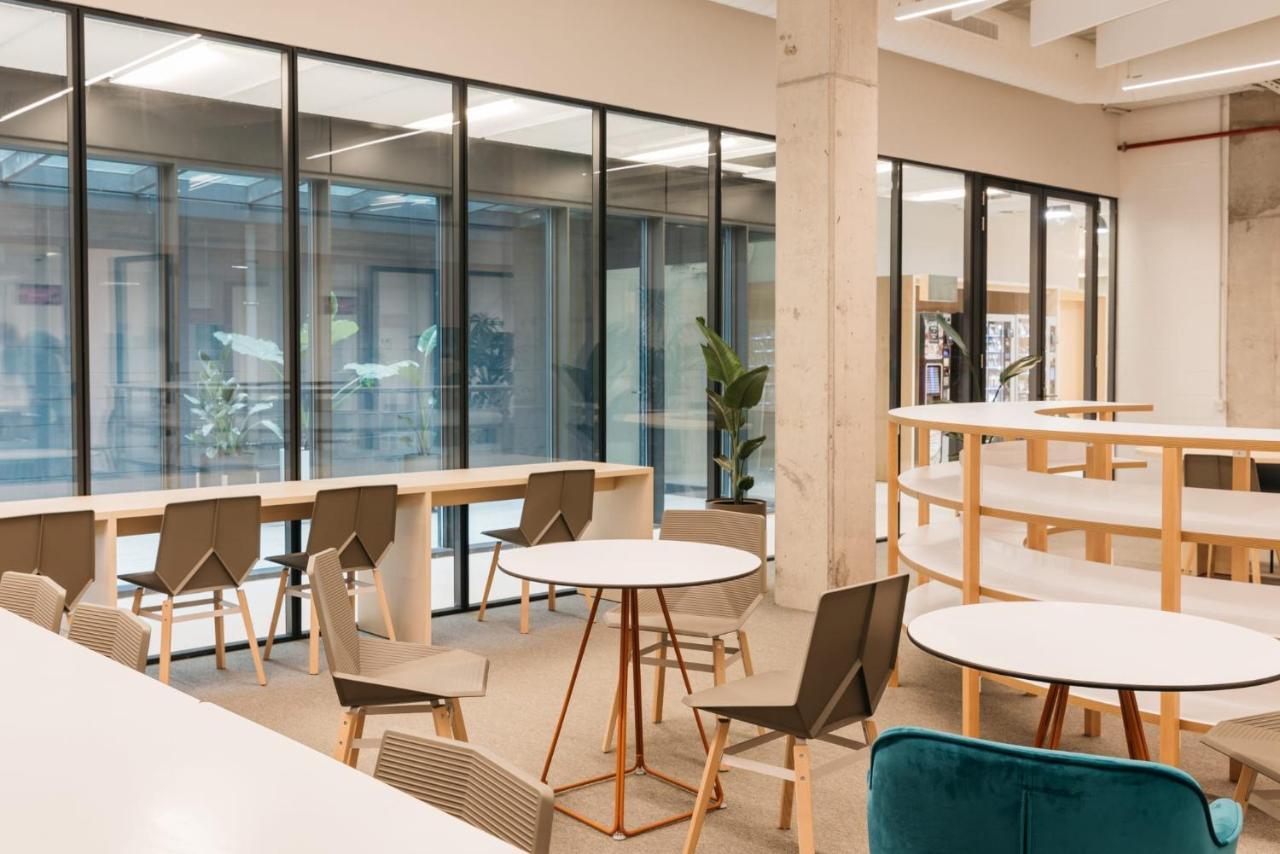 For Students Studying In Barcelona Only - Stunning Spacious Studios And Private Rooms At Pallars Student Accommodation Buitenkant foto