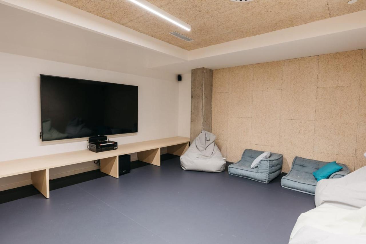 For Students Studying In Barcelona Only - Stunning Spacious Studios And Private Rooms At Pallars Student Accommodation Buitenkant foto