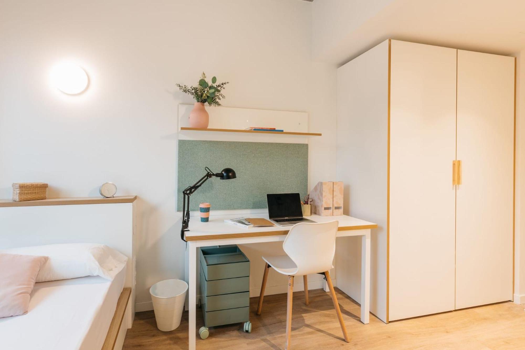 For Students Studying In Barcelona Only - Stunning Spacious Studios And Private Rooms At Pallars Student Accommodation Buitenkant foto